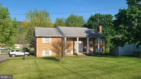628 N Main St, Franklin, WV 26807