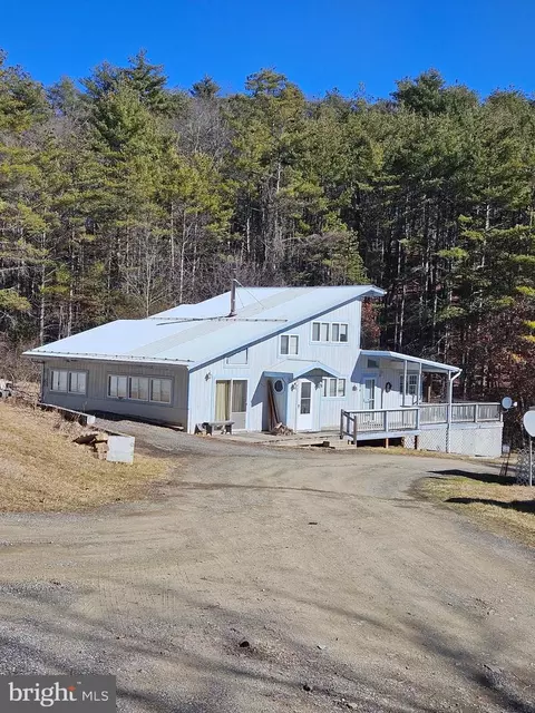 194 Falcon Ln, Sugar Grove, WV 26815