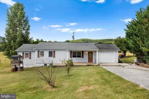 629 Dogwood Dr, Franklin, WV 26807