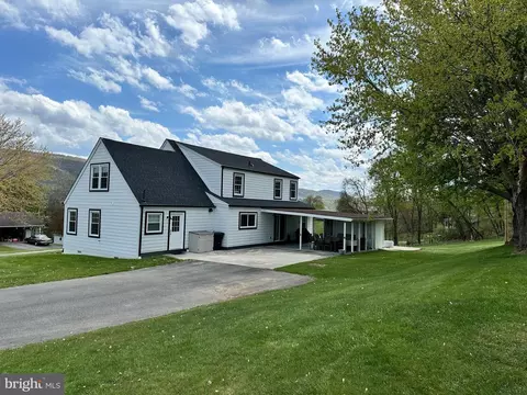 202 Cherry St, Franklin, WV 26807 photo 4