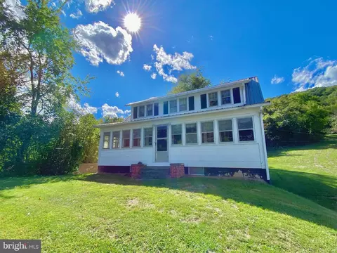 11573 Petersburg Pike, Upper Tract, WV 26866