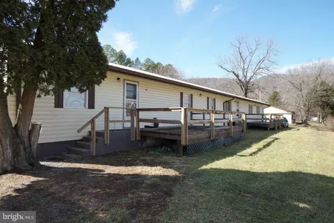 31 Therapeutic Dr, Brandywine, WV 26802