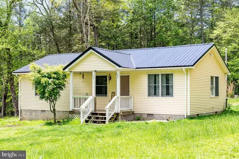 216 Deer Fern Dr, Sugar Grove, WV 26815