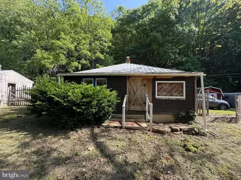 5994 Mount Freedom Dr, Circleville, WV 26804