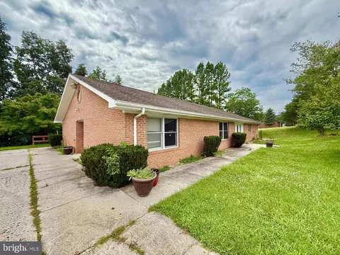 139 Glover Dr, Franklin, WV 26807