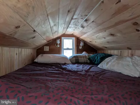 Bedroom - 1453 Dry Run Rd, Franklin, WV 26807 photo 2 of 3