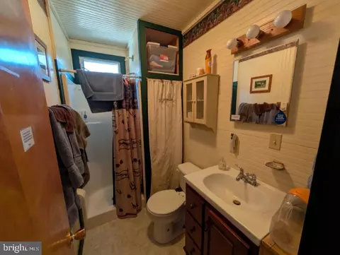 Bath - 1453 Dry Run Rd, Franklin, WV 26807 photo 1 of 1