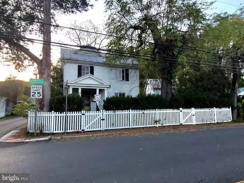 187 High St, Franklin, WV 26807