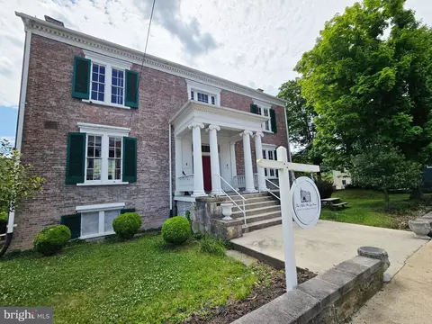 17 S Main St, Franklin, WV 26807