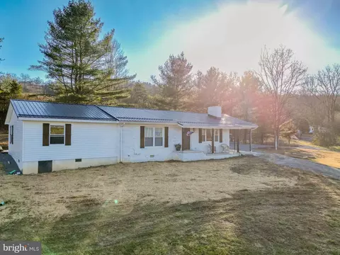 245 Oakwood Estates Rd, Franklin, WV 26807