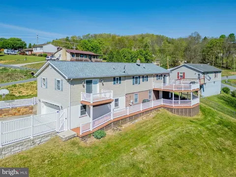 439 Dogwood Dr, Franklin, WV 26807