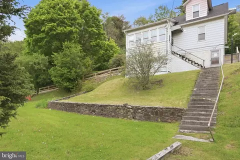 378 Spruce St, Thomas, WV 26292