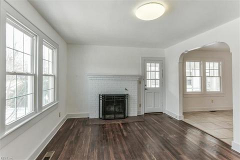 327 Algonquin Rd, Hampton, VA 23661 photo 4