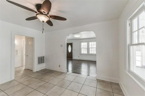 327 Algonquin Rd, Hampton, VA 23661 photo 6