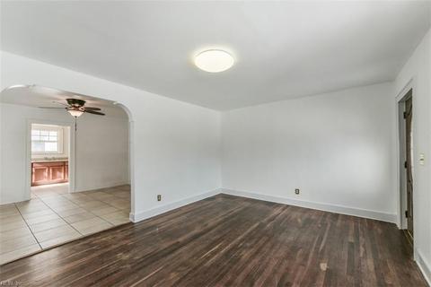 327 Algonquin Rd, Hampton, VA 23661 photo 5
