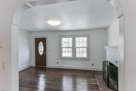 327 Algonquin Rd, Hampton, VA 23661 photo 2