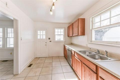 327 Algonquin Rd, Hampton, VA 23661 photo 8