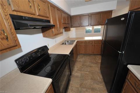 235 Loch Cir, Hampton, VA 23669 photo 12
