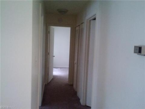 37 Wells Ct, Hampton, VA 23666 photo 2