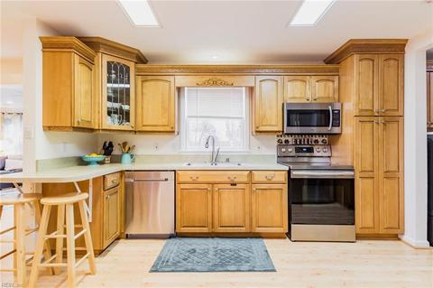 119 Diggs Dr, Hampton, VA 23666 photo 3