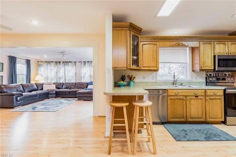 119 Diggs Dr, Hampton, VA 23666 photo 4