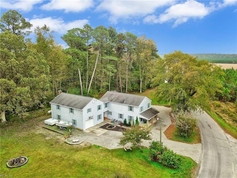 11317 Comet Rd, Smithfield, VA 23430 50 Photos MLS 10348695 Movoto