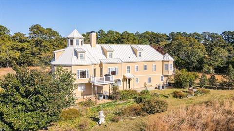 35371 Copes Dr, Belle Haven, VA 23306