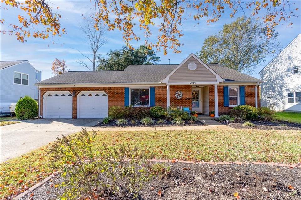 1245 Mozart Dr, Virginia Beach, VA 23454 31 Photos MLS 10411200