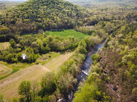 183 Ac Deisher Blvd, Botetourt County, VA 24090