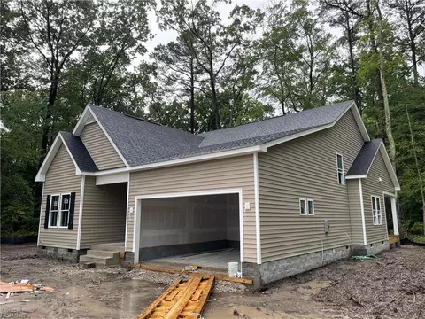 1734 Angus Rd, Hayes, VA 23072