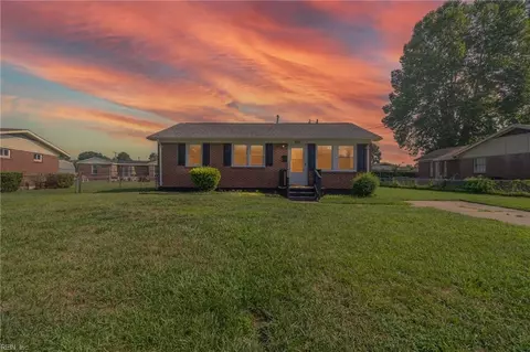 910 Mineo Ln, Portsmouth, VA 23701