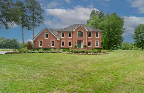 511 Country Club Ct, Chesapeake, VA 23322
