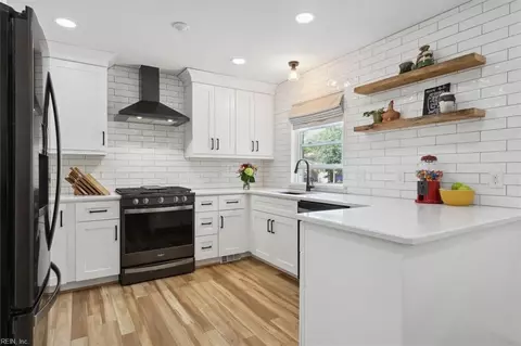 4133 Duncannon Ln, Virginia Beach, VA 23452