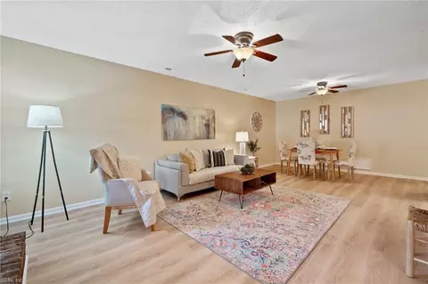 4864 Fountain Hall Dr, Virginia Beach, VA 23464