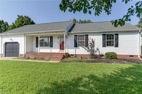422 Spurlane Cir, Chesapeake, VA 23322