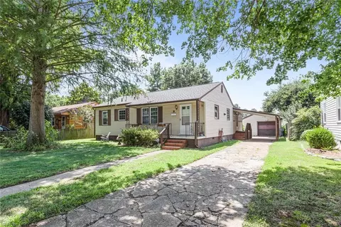 8 Hickory Hill Rd, Hampton, VA 23666