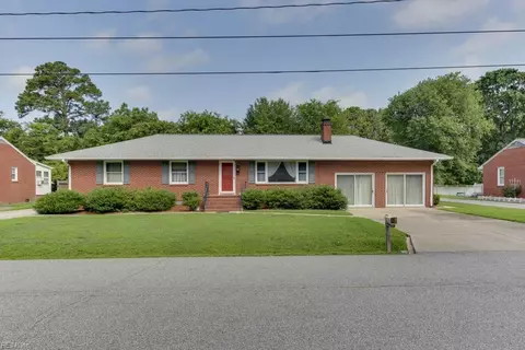 26 Terrace Dr, Poquoson, VA 23662