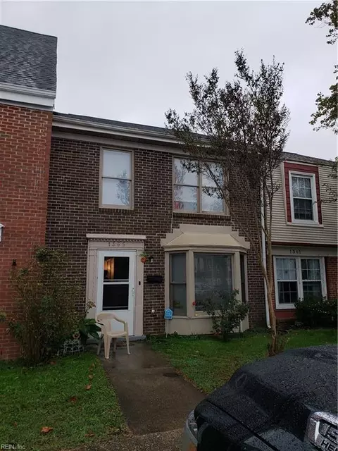 1365 Ruddy Oak Ct, Virginia Beach, VA 23456
