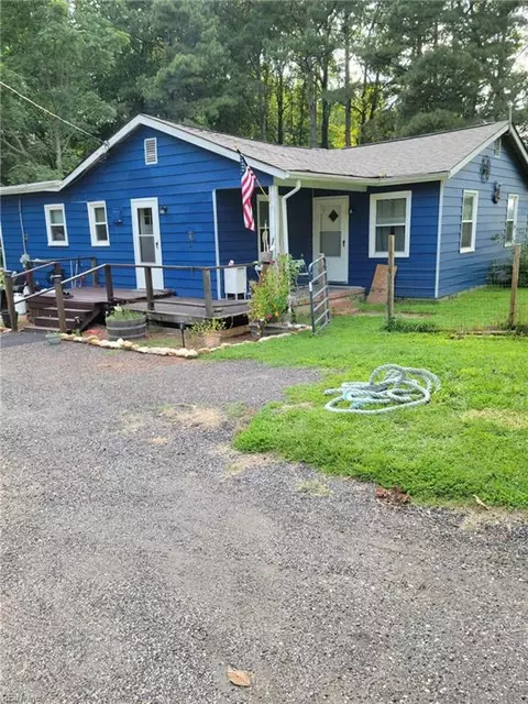 9478 Stallings Creek Dr, Smithfield, VA 23430