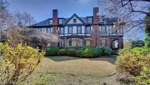 556 Mowbray Arch Arch, Norfolk, VA 23507