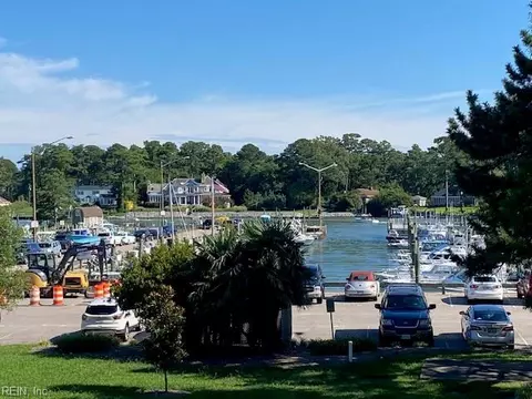 3200 Lynnhaven Dr #107, Virginia Beach, VA 23451