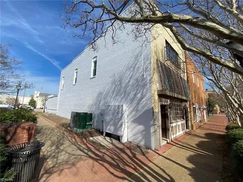 16 W Queens Way, Hampton, VA 23669