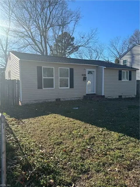 721 Potter Rd, Chesapeake, VA 23320
