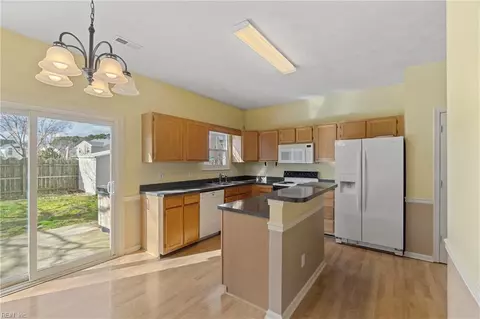 3644 Crofts Pride Dr, Virginia Beach, VA 23453