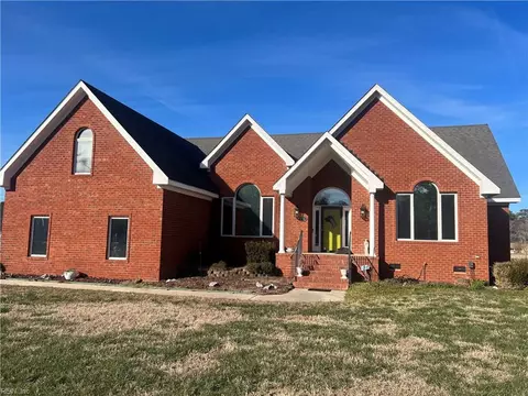 2704 Lake Cohoon Rd, Suffolk, VA 23434
