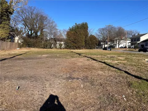 30 County St, Hampton, VA 23663