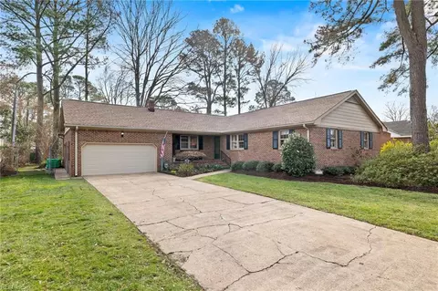 1124 Cresthaven Ln, Virginia Beach, VA 23464