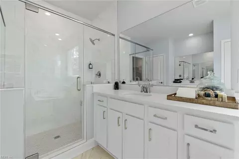Bath - 197 Royal Blackheath, Smithfield, VA 23430 photo 6 of 9