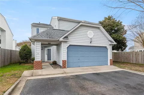 1222 Club Point Rd, Chesapeake, VA 23322