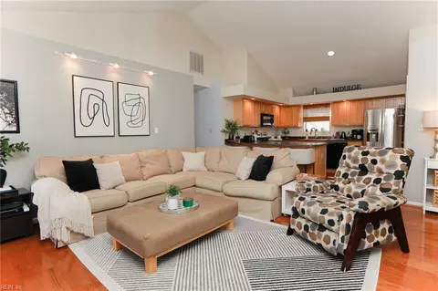54 Franktown Rd, Hampton, VA 23663
